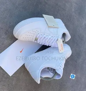 White Nike Airforce 1 Sneakers