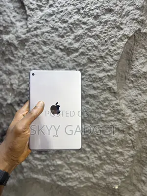 Apple iPad mini 4 128 GB Silver