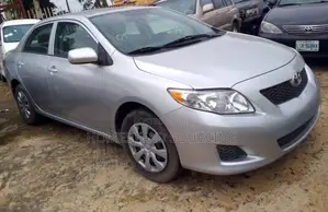 Toyota Corolla LE 4dr Sedan (1.8L 4cyl 4A) 2010 Silver