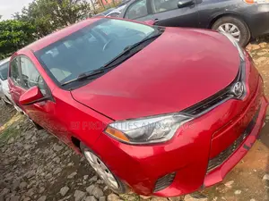 Toyota Corolla LE 4dr Sedan (1.8L 4cyl CVT) 2015 Red