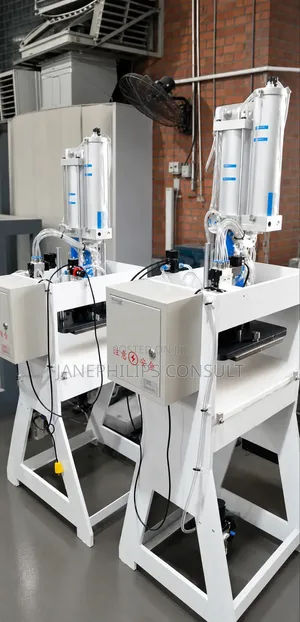 Pneumatic Nylon Bag Punching Machine