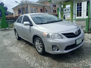 Toyota Corolla LE 4dr Sedan (1.8L 4cyl 4A) 2012 Silver
