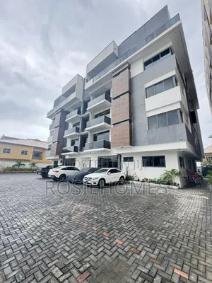 3bdrm Apartment in Lekki Phase 1 for rent