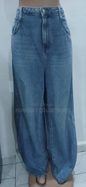 Plus Size High-Waisted Light-Wash Baggy Jeans