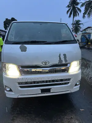 Toyota HiAce 2012 White