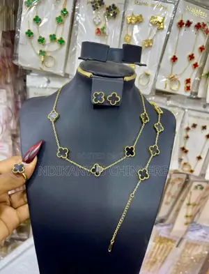 Vca Necklace Set