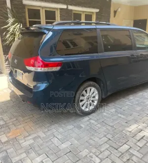 Toyota Sienna 2011 Blue