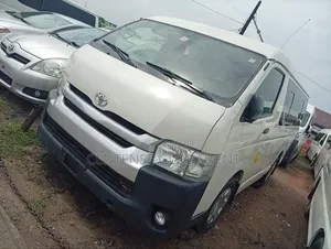 Toyota HiAce 2016 White