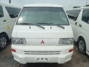 Mitsubishi L300 2005 White