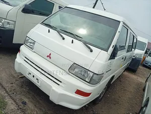 Mitsubishi L300 2005 White