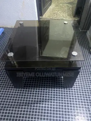 Modern Glass Center Table – Elegant Sturdy