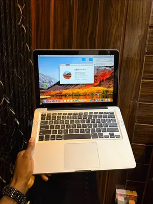 Laptop Apple MacBook 2011 8GB Intel Core i5 HDD+SSD 320GB