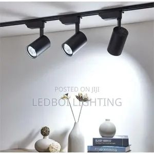 () Tracklight Black Body White