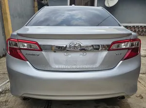Toyota Camry XLE V6 4dr Sedan (3.5L 6cyl 6A) 2013 Silver