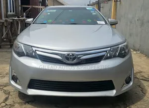 Toyota Camry XLE V6 4dr Sedan (3.5L 6cyl 6A) 2013 Silver