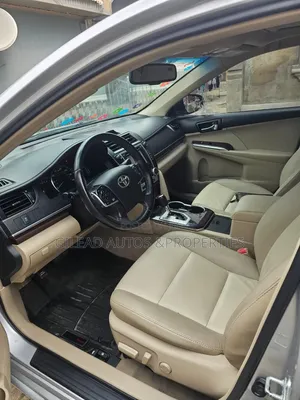 Toyota Camry XLE V6 4dr Sedan (3.5L 6cyl 6A) 2013 Silver