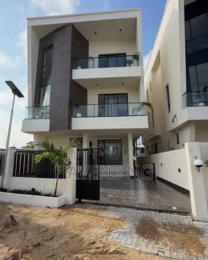 5bdrm Duplex in Lekki Phase 2 for sale