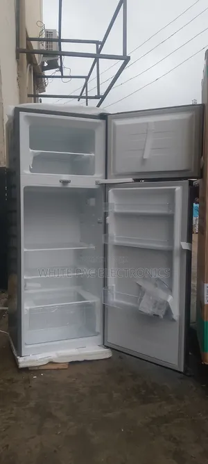 Hisense 205 L Double Door Freezer / Fridge Fast in Making Ice Block