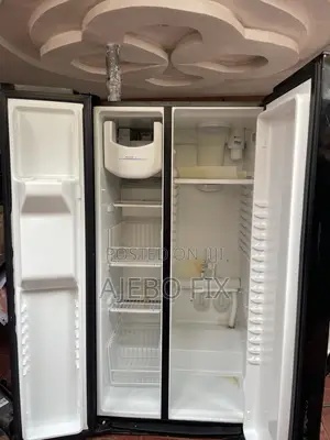 Ge Side-by-Side Refrigerator (Black) With Ice/Water Dispenser