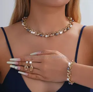 Crystal Choker Jewelry Set. It Includes:Necklace,Bracelet,Earrings