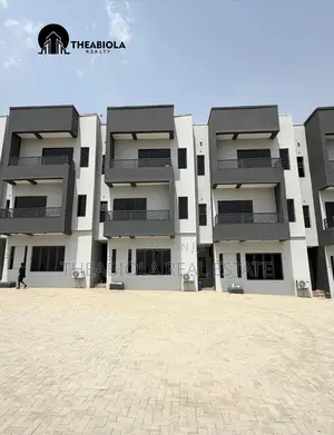 5bdrm Townhouse/Terrace in Guzape, Abuja for sale