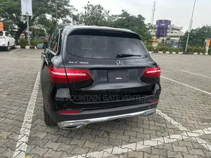 Mercedes-Benz C300 2019 Black