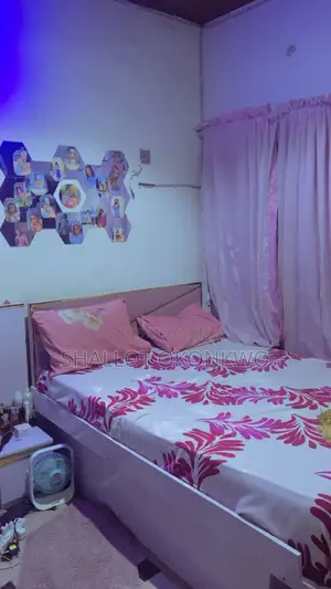4x6 Mattress With Bedframe and Drawers