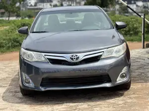 Toyota Camry XLE 4dr Sedan (2.5L 4cyl 6A) 2013 Gray