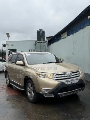 Toyota Highlander Limited 2012 Gold
