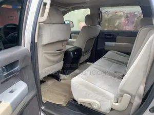 Toyota Sequoia Limited 4dr SUV 4WD (5.7L 8cyl 6A) 2012 Gold