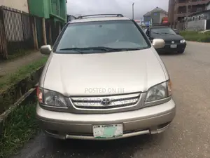 Toyota Sienna 2002 Gold
