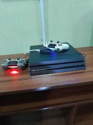 Playstation 4 Pro 1T 2 Pads. Games Installed.