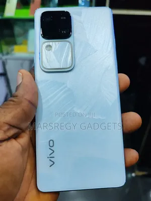 Vivo V30 5G 256 GB White