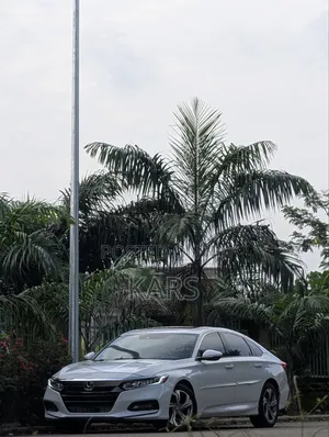 Honda Accord Touring 2.0T 2018 White