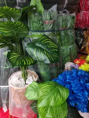 Artificial Flowers and Vase Set Available in Bulk.