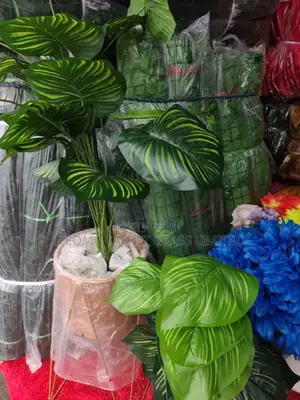 Artificial Flowers and Vase Set Available in Bulk.