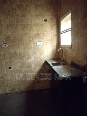 3bdrm Block of Flats in Bu Ochacho, Life Camp for rent