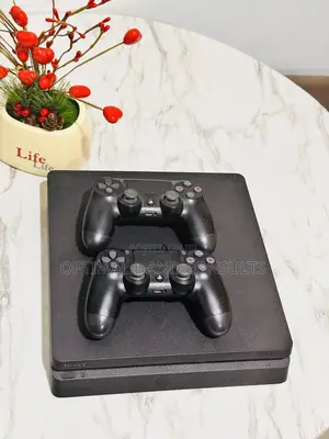 Clean Ps 4 Console With Two Pads