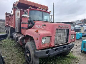 Mack Tipping Truck