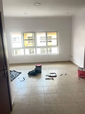 Mini Flat in Bourdilon Court for rent
