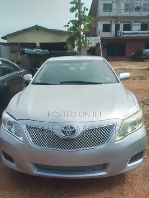 Toyota Camry LE 4dr Sedan (2.5L 4cyl 6A) 2011 Silver