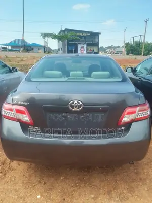 Toyota Camry LE 4dr Sedan (2.5L 4cyl 6AM) 2010 Gray