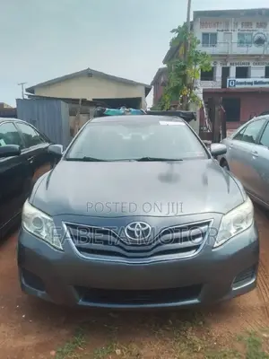 Toyota Camry LE 4dr Sedan (2.5L 4cyl 6AM) 2010 Gray