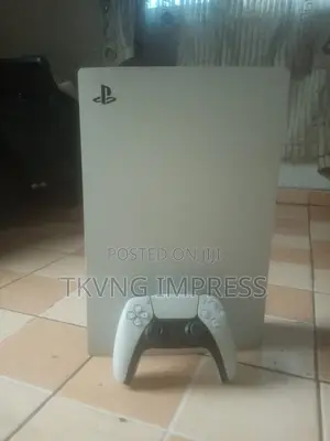 Playstation Five (V)