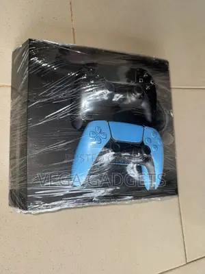 Uk Used Ps4 (Hacked) With 20 Games and Two Pads