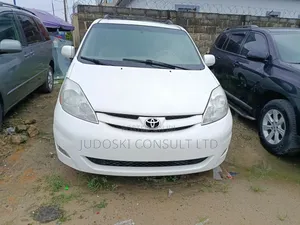 Toyota Sienna 2009 White