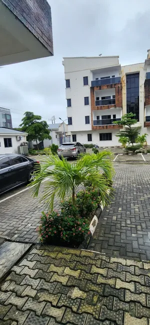 3bdrm Apartment in Chevron for rent