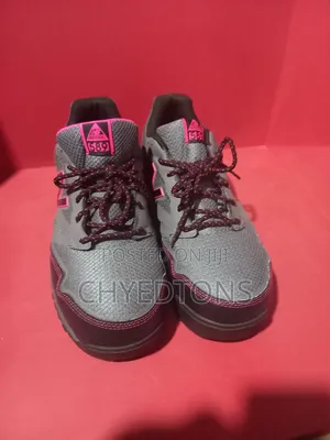 New Balance 589v1 Women's Composite Toe Work Shoes