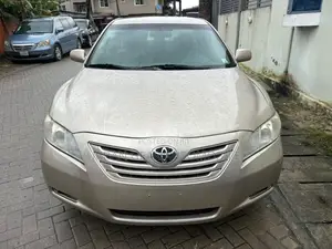 Toyota Camry LE 4dr Sedan (2.4L 4cyl 5A) 2009 Gold
