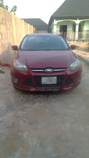Ford B700 2013 Red